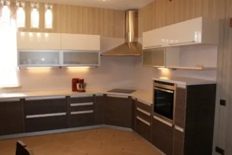 Mobilier de bucătărie premium realizat din MDF furniruit cu lemn șponat natural